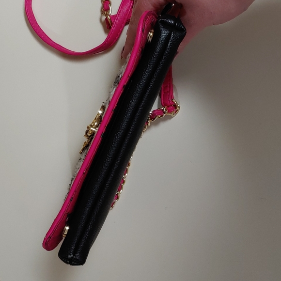 Betsey Johnson Dreamworks Trolls 2 in 1 Crossbody Bag - Picture 12 of 17